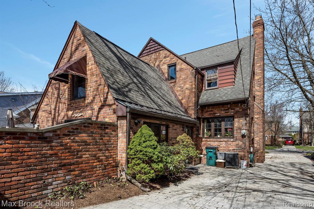 831 W OAKRIDGE Street, Ferndale, MI 48220 — Photo 39