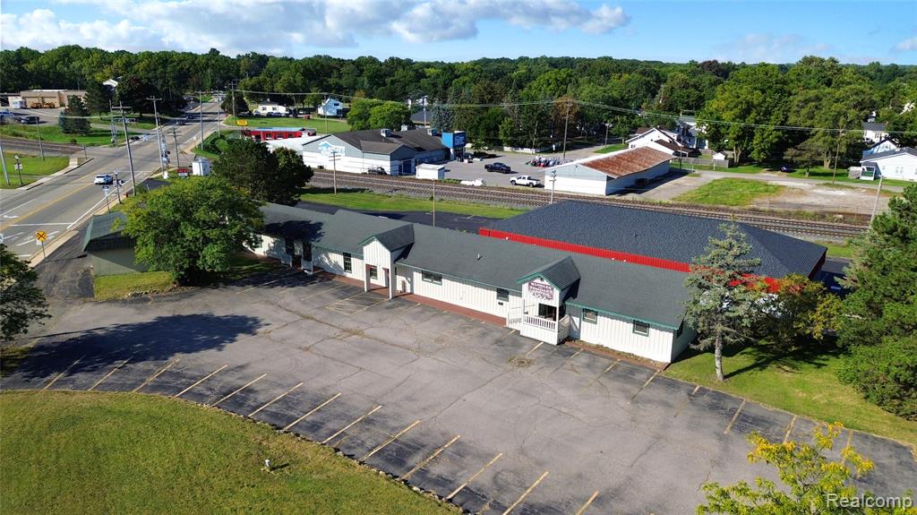 320 E Grand Blanc Road, Grand Blanc, MI 48439 — front exterior
