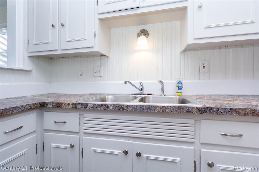 21892 Ehlert Avenue, Warren, MI 48089 — Photo 11