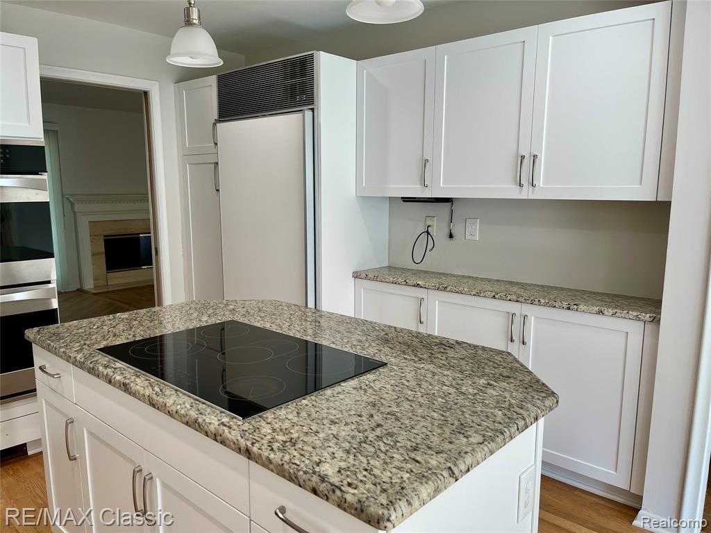 7663 Danbury Circle, West Bloomfield, MI — Photo 10