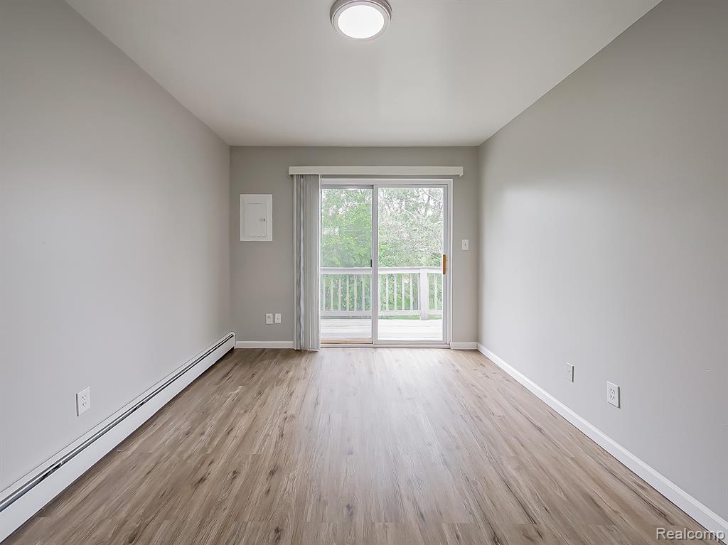 132 Huronview Court, White Lake, MI — Photo 10