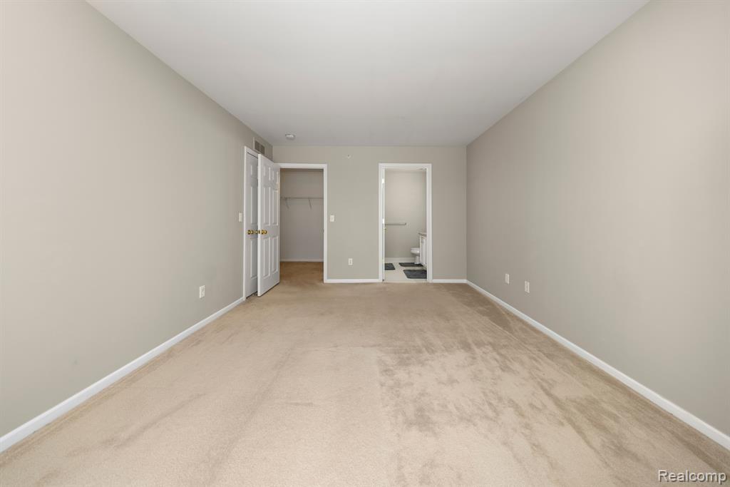28260 OAKMONTE Circle E, New Hudson, MI 48165 — Photo 30
