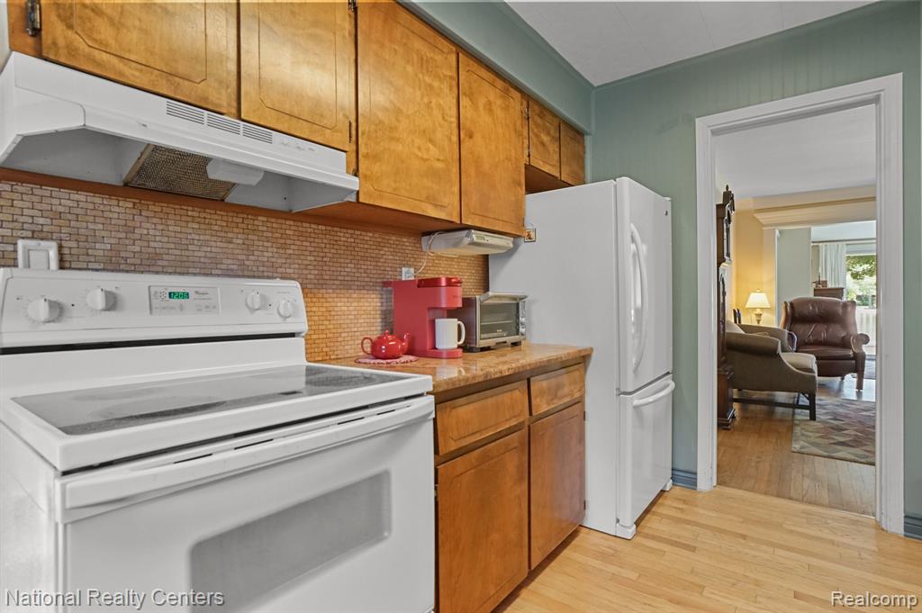 8428 Cascade Street, Commerce Twp, MI 48382 — Photo 9