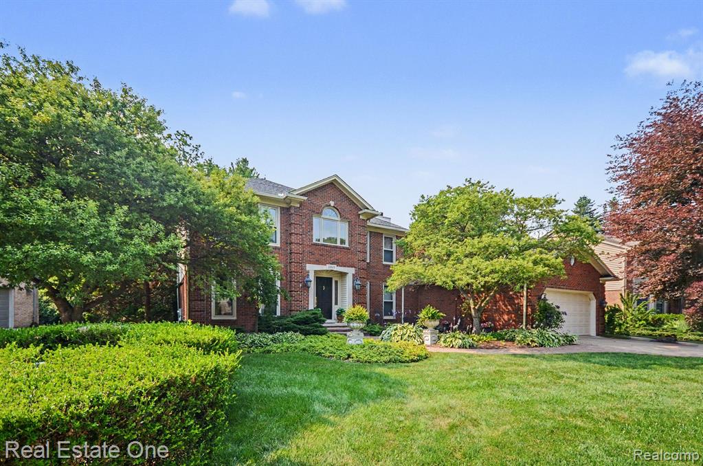 2819 Bywater Drive, Troy, MI 48085