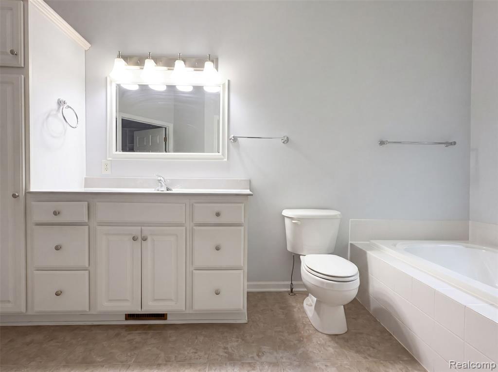 1102 Hawthorne, Greenville, MI 48838 — Photo 15