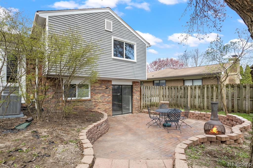 805 ABBEY Lane, Milford, MI 48381 — Photo 29