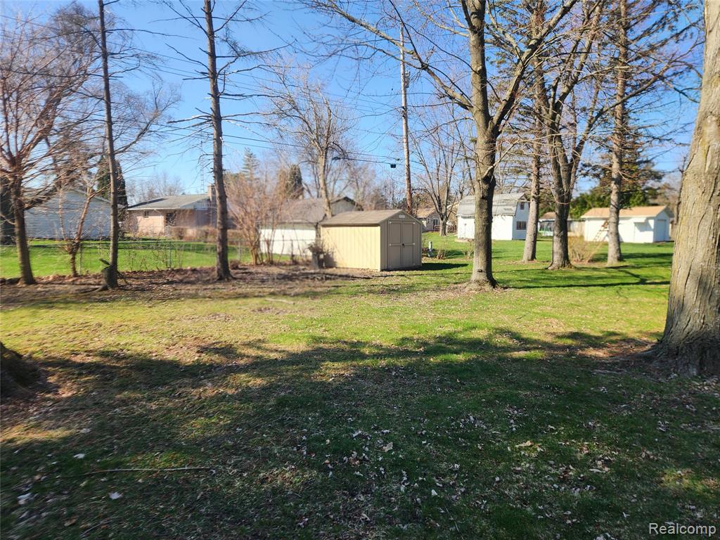 6103 Trenton Drive, Flint, MI 48532 — Photo 10