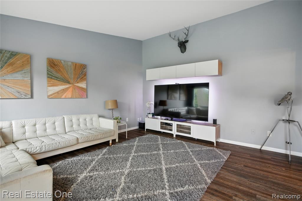 7335 Willow Oak Drive, West Bloomfield, MI 48324 — Photo 18