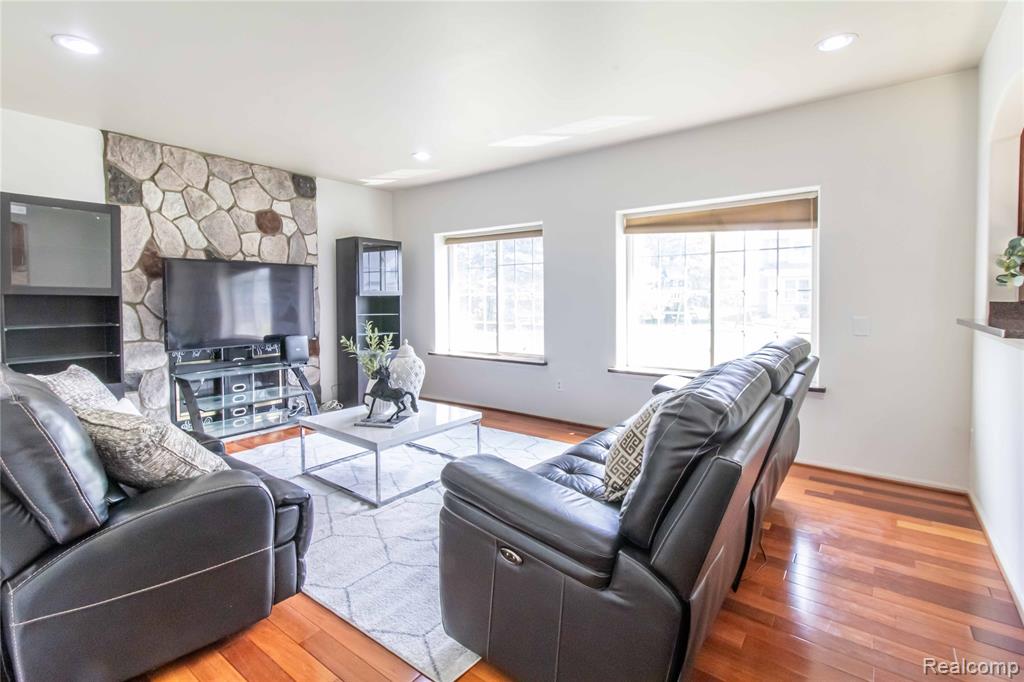 47302 Butler Lane, Novi, MI — Photo 24