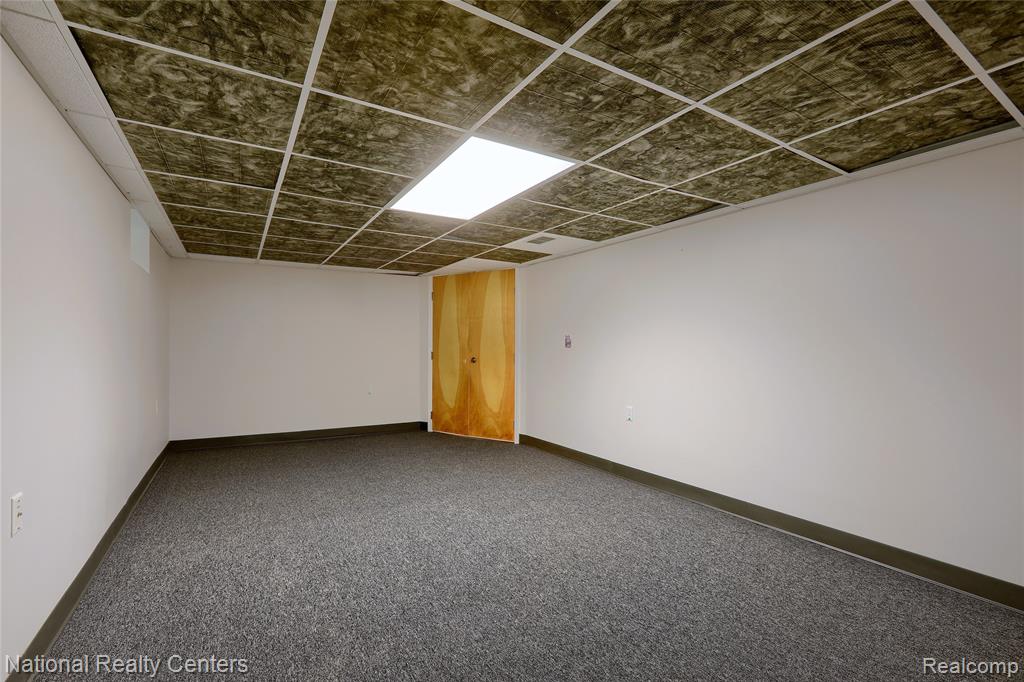 13369 Winchester Avenue, Huntington Woods, MI — Photo 23