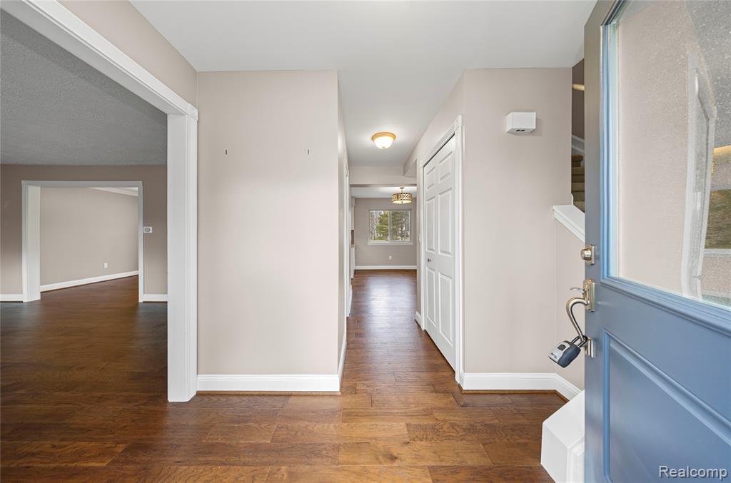 864 Dressler Lane, Rochester Hills, MI 48307 — Photo 2