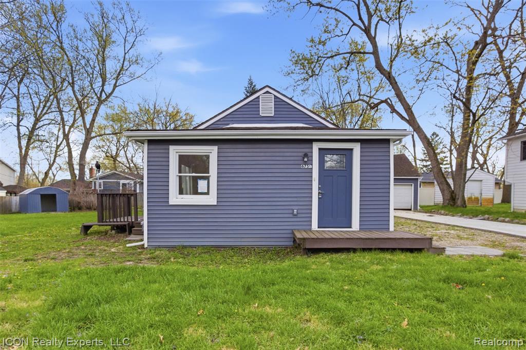 6759 Buckland Avenue, West Bloomfield, MI 48324 — Photo 2