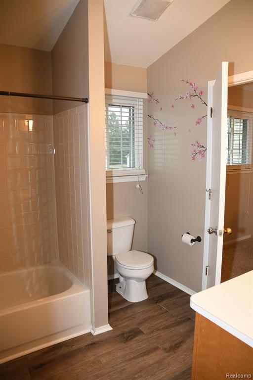 22450 SILVER CREEK Drive, Woodhaven, MI 48183 — Photo 18