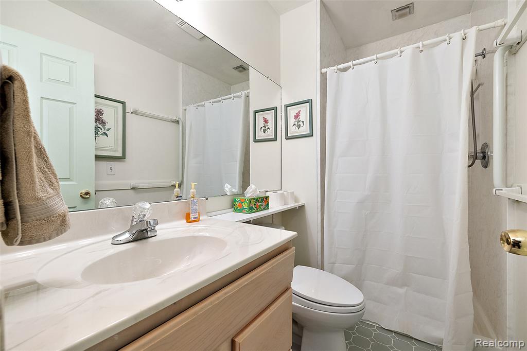 23243 Farmington Road, Farmington, MI 48336 — Photo 23