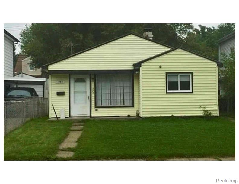 949 Kettering Avenue, Pontiac, MI 48340 — front exterior