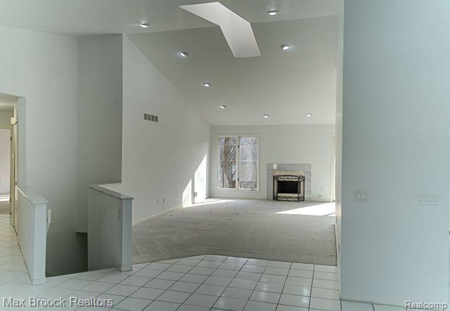 4275 FOXPOINTE Drive, West Bloomfield, MI 48323 — Photo 4