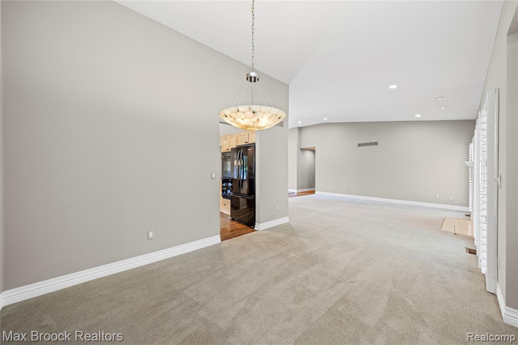 5015 Lake Vista Drive, West Bloomfield, MI 48323 — Photo 16