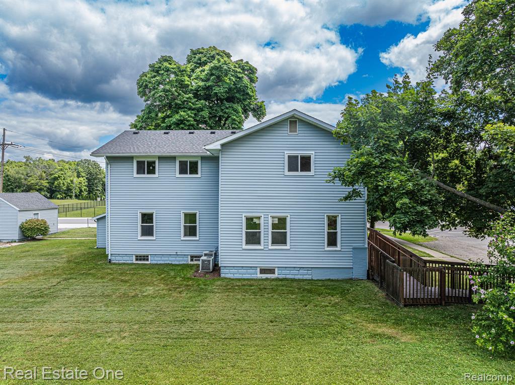 447 E JACKSON Street E, Lake Orion, MI 48362 — Photo 36
