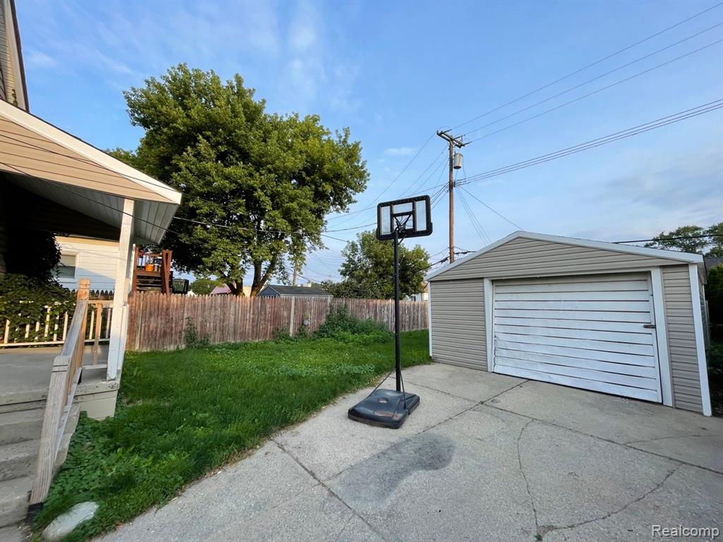 8041 STERLING, Center Line, MI 48015 — Photo 17
