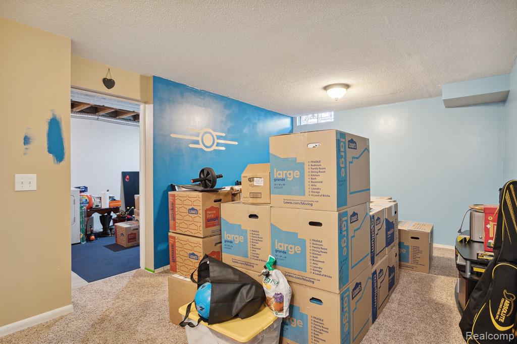 22040 EDGEWATER, Novi, MI — Photo 36