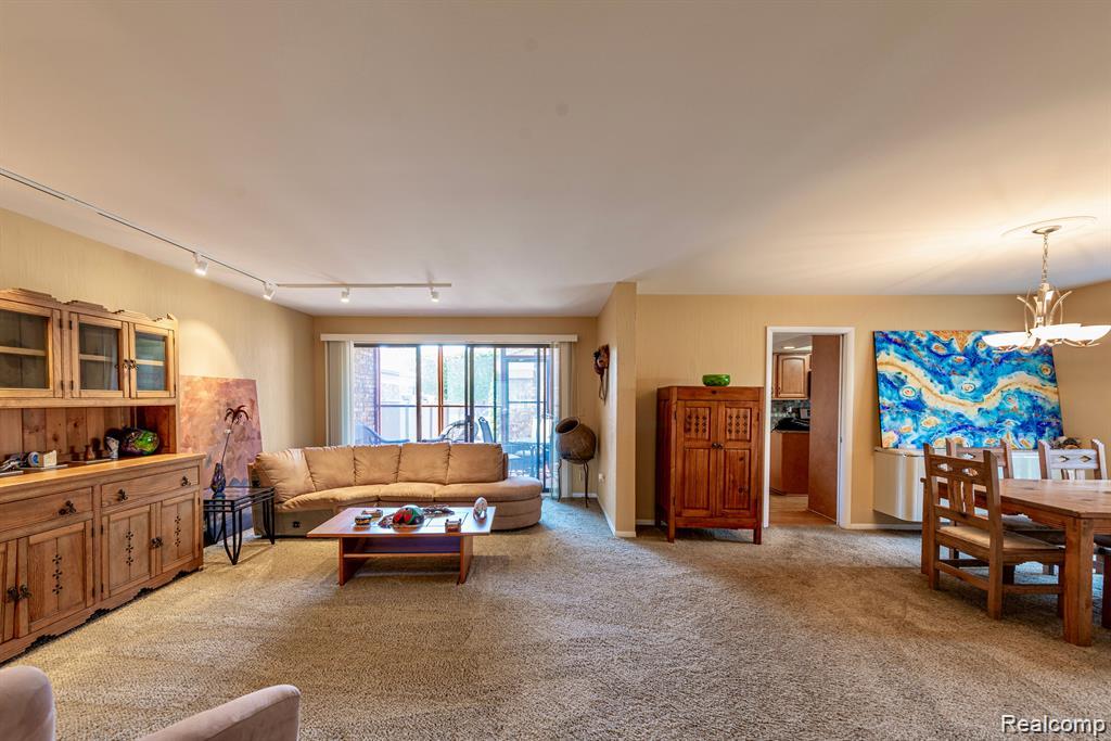 4426 Knightsbridge Lane, West Bloomfield, MI 48323 — Photo 12