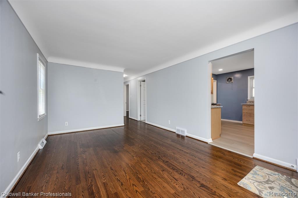 2050 Ridgemont Road, Grosse Pointe Woods, MI 48236 — Photo 3