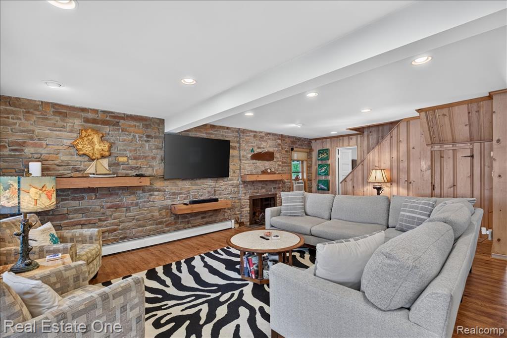 836 Pine Tree Road W, Lake Orion, MI 48362 — Photo 19