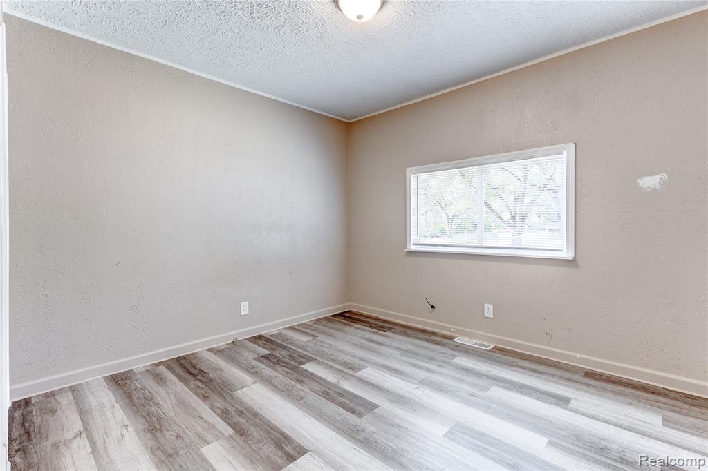 99 Calvert Avenue, Waterford, MI 48328 — Photo 13