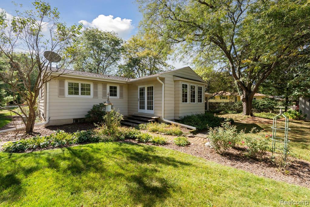 915 E River Road, Flushing, MI 48433 — Photo 43