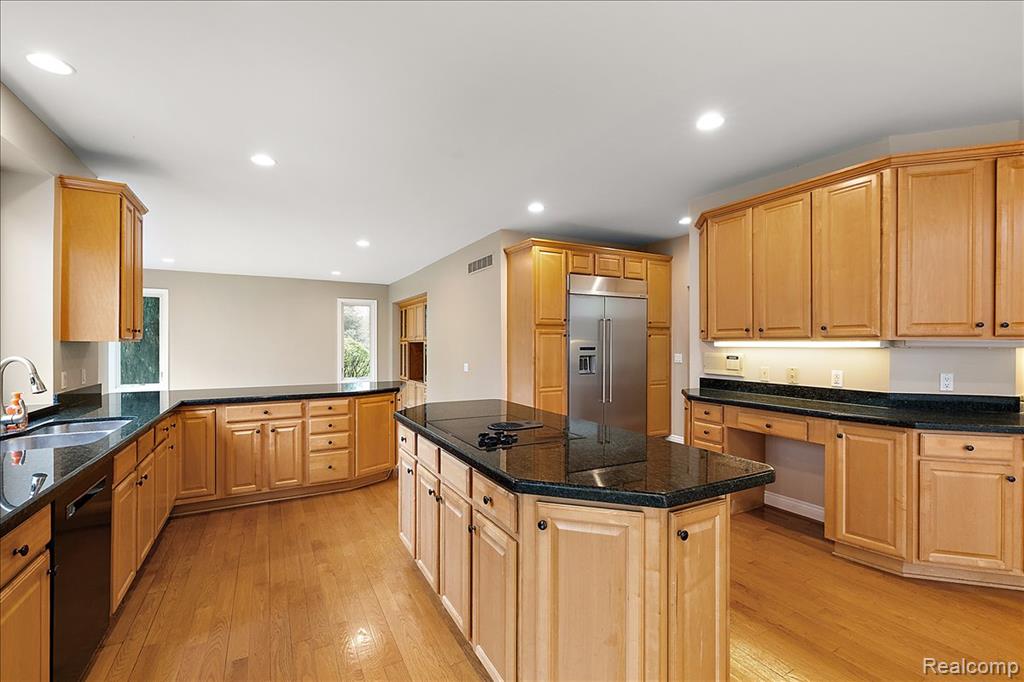 3725 Mountain Laurel Court, Oakland, MI — Photo 12