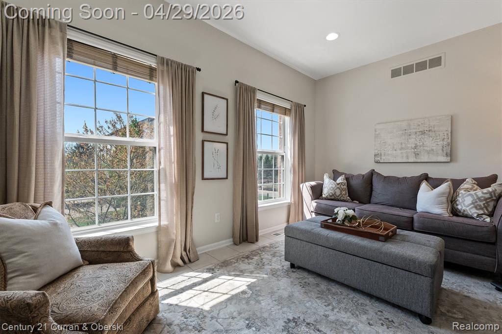 44782 Gwinnett Loop, Novi, MI 48377 — Photo 6