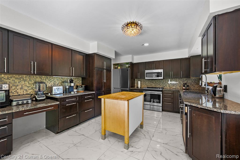 5120 Langlewood Court, West Bloomfield, MI — Photo 11