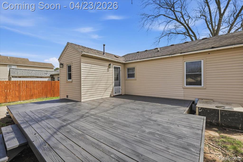 4008 Woodmere Drive, Waterford, MI 48329 — Photo 24