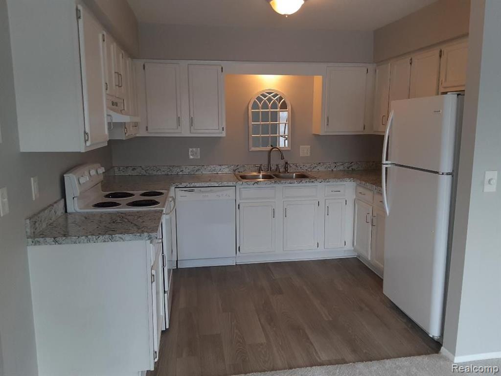 4712 E 10 MILE Road, Warren, MI 48091 — Photo 6