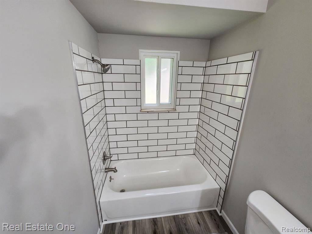700 W GARDENIA Avenue, Madison Heights, MI 48071 — Photo 18