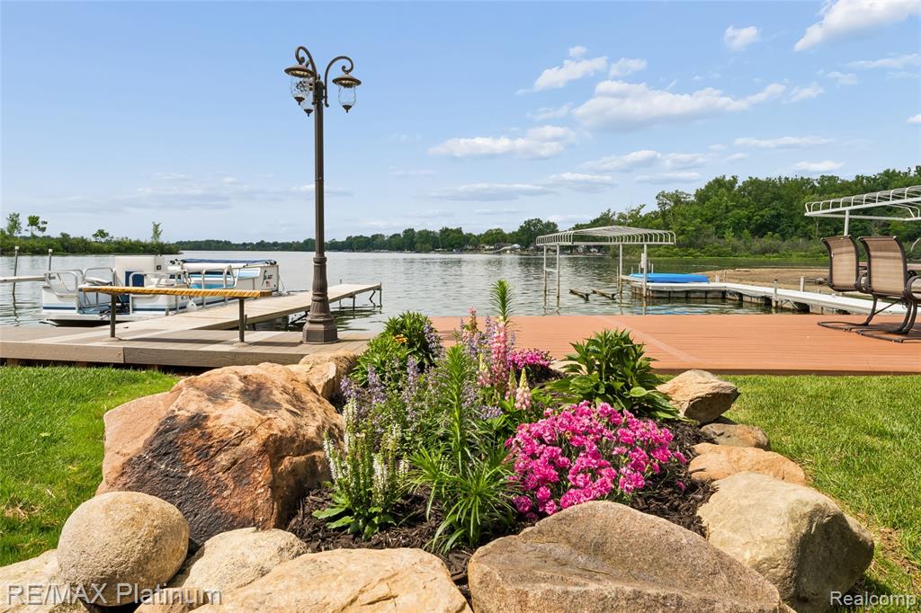 3154 PONEMAH Drive, Fenton, MI 48430 — Photo 10