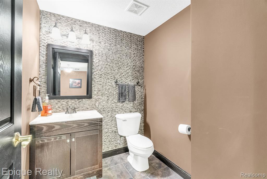 8459 Cranbrook Drive, Grand Blanc, MI 48439 — Photo 69