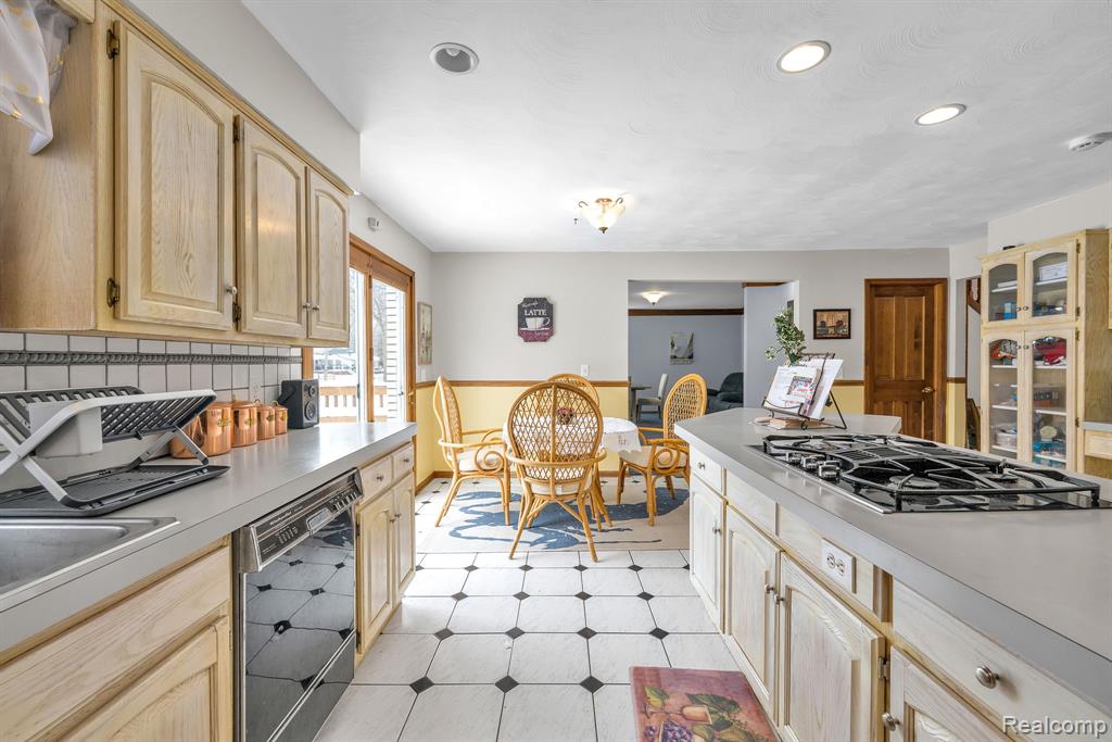 8121 Saint James Drive, Grosse Ile, MI 48138 — Photo 15