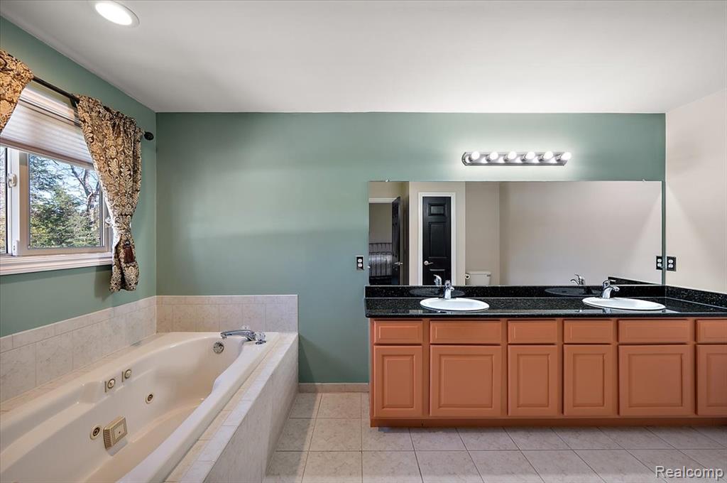 49931 Shelby Creek Drive, Utica, MI 48317 — Photo 38