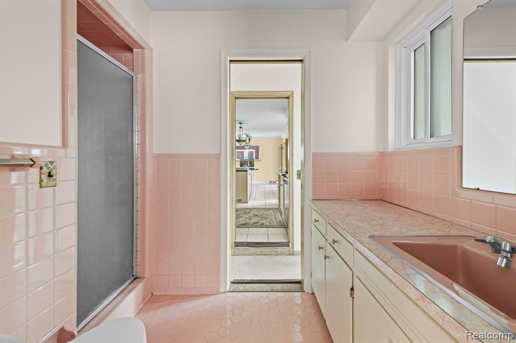 20085 Wedgewood Drive, Grosse Pointe Woods, MI 48236 — Photo 19