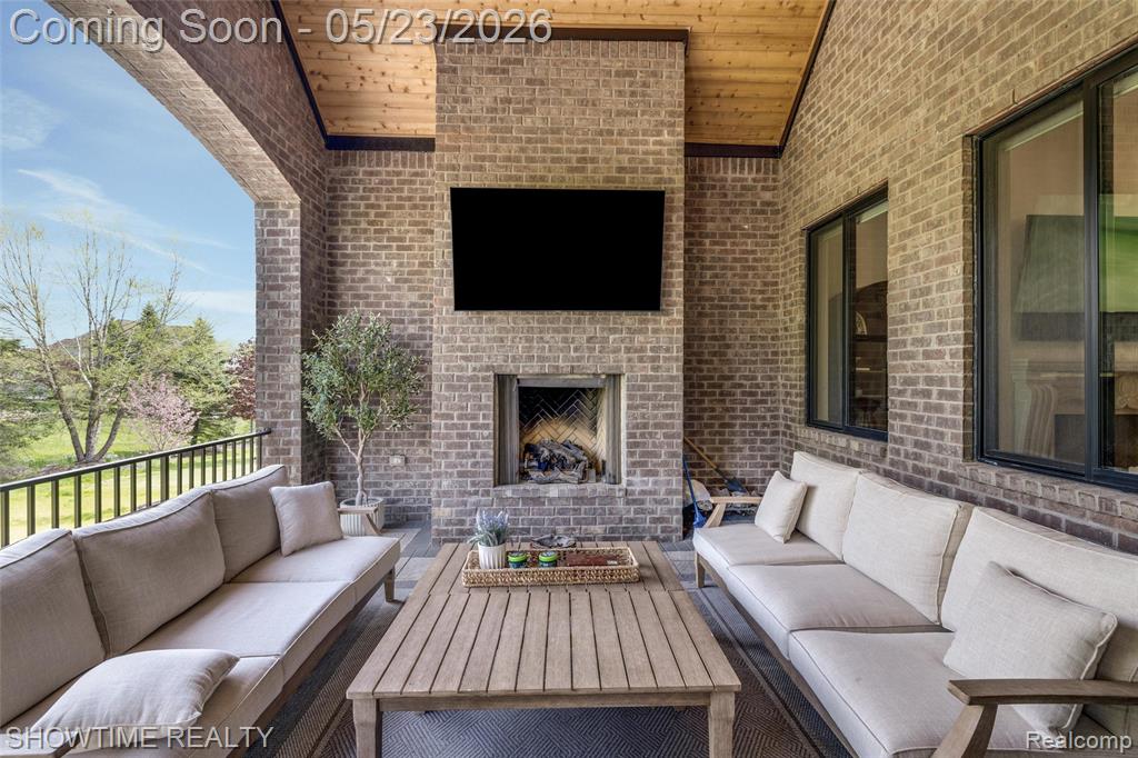 4805 Woodland Hills Drive, Rochester, MI 48306 — Photo 21