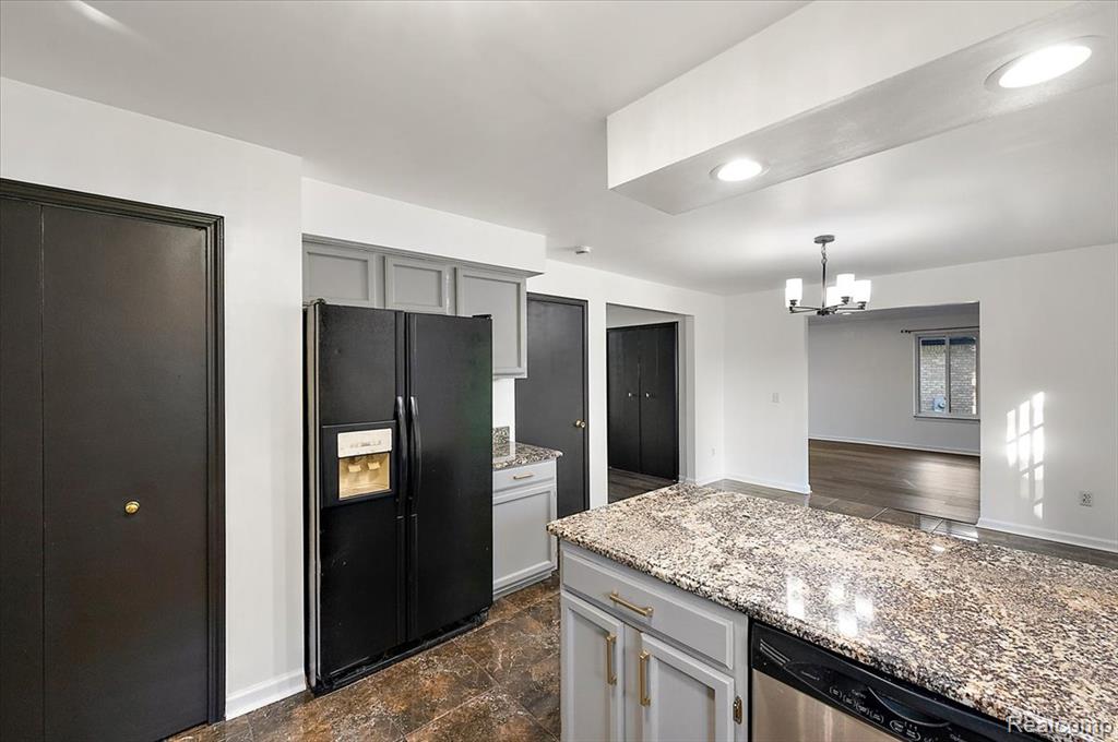 48156 Virginia Court, Macomb, MI 48044 — Photo 15