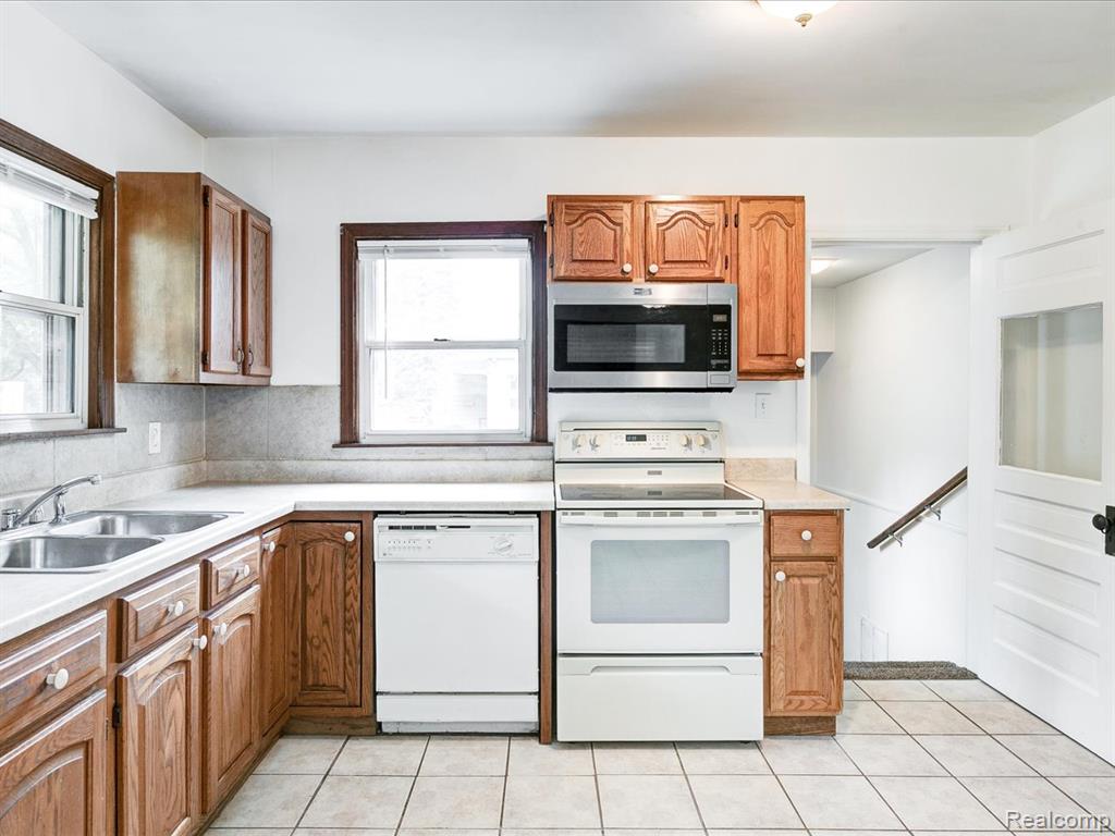 641 Michigan Avenue, Marysville, MI 48040 — Photo 8
