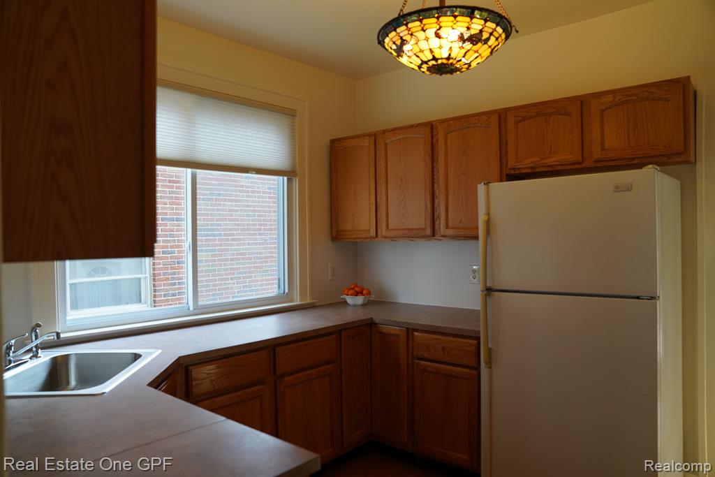 909 NOTTINGHAM Road, Grosse Pointe Park, MI 48230 — Photo 9
