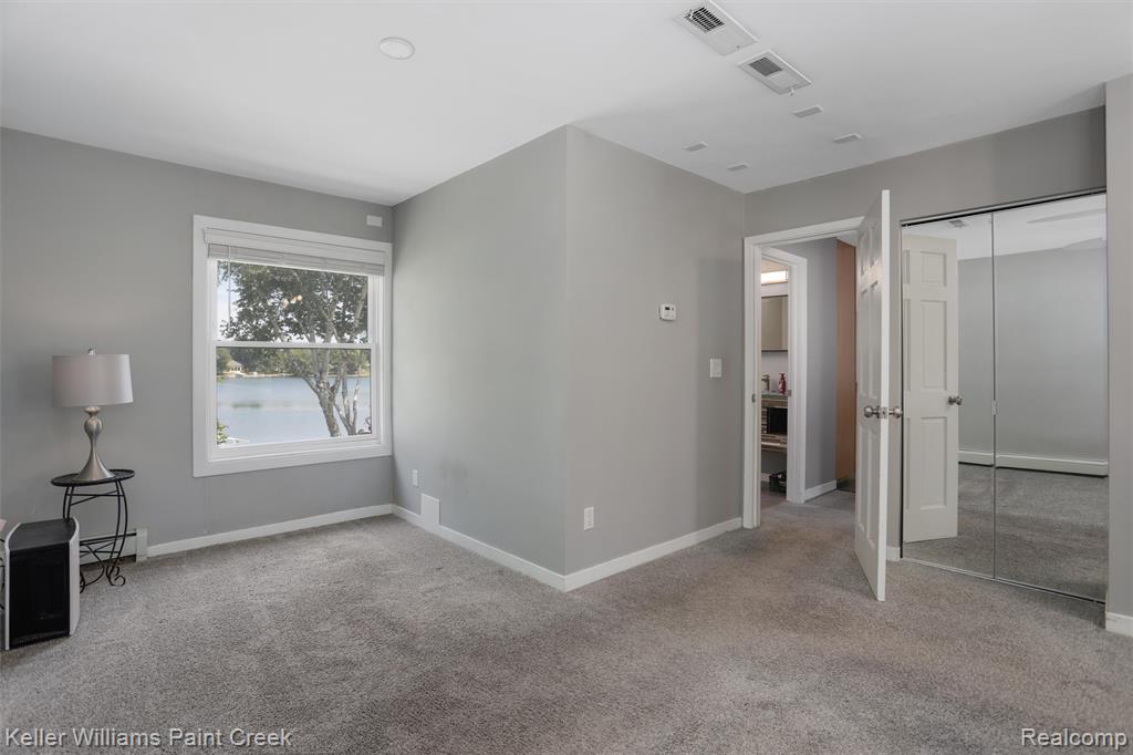 5842 Pleasant Drive, Waterford, MI 48329 — Photo 17