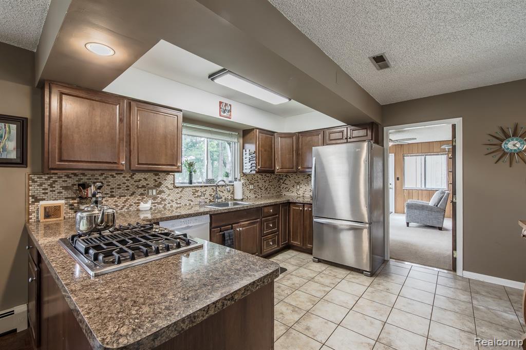 63 Lakeview Drive, Oxford, MI 48370 — Photo 4