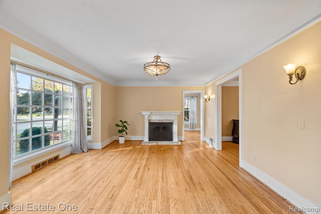 819 S HIGHLAND Street, Dearborn, MI 48124 — Photo 8
