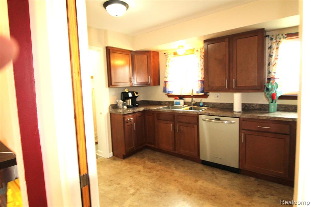 32474 Leona Street, Garden City, MI — Photo 2