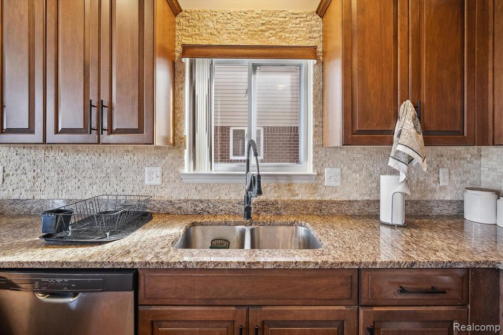 5121 HAWKSEYE Trace, Warren, MI 48092 — Photo 20