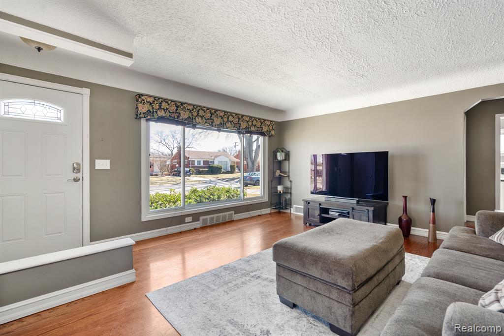 24263 Marine Avenue, Eastpointe, MI 48021 — Photo 14